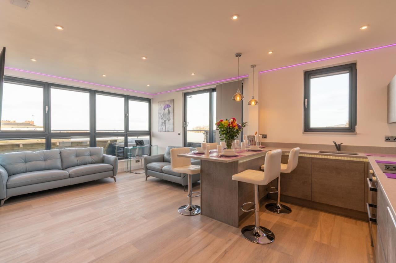 Central Penthouse With Hot Tub & Views 22 Τσέλτενχαμ Εξωτερικό φωτογραφία